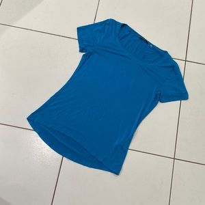 Women’s Tahari Tee